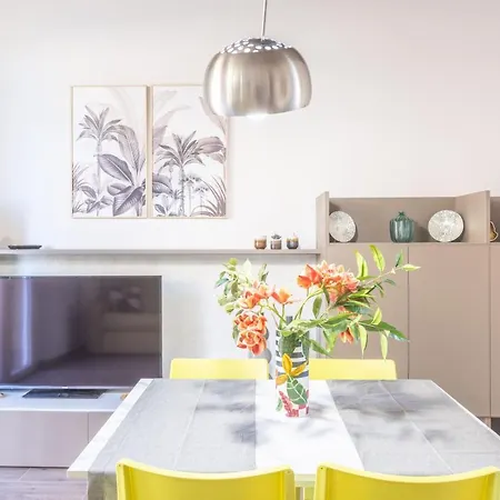 Indipendenza, By Short Holidays Apartment