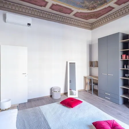 Indipendenza, By Short Holidays