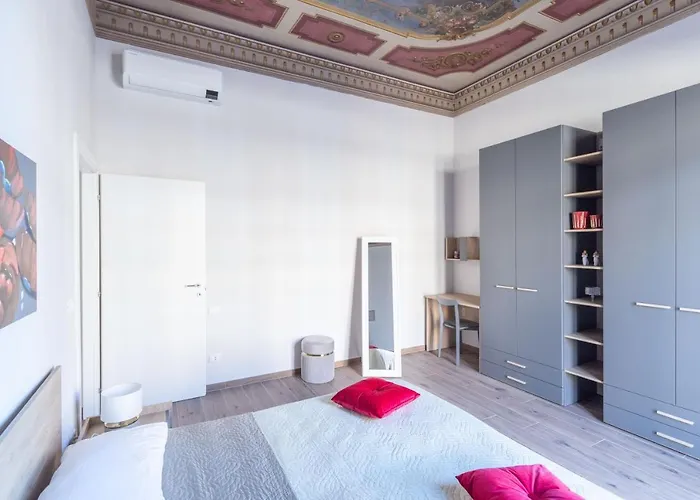 Indipendenza, By Short Holidays