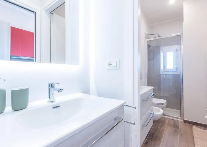 Indipendenza, By Short Holidays بولونيا