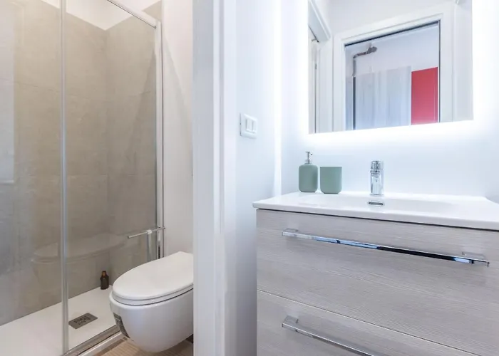 Indipendenza, By Short Holidays * بولونيا